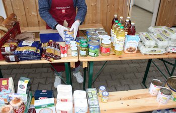 Lebensmittelausgabe der Chiemseer Tafel | © Caritas Oberbayern